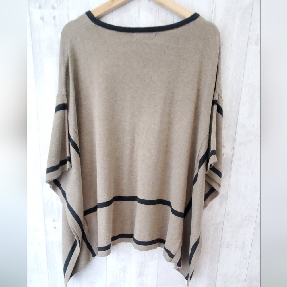 August Silk Pull Over Cape Poncho Knit Sweater Size Medium Black & Tan - Picture 4 of 5